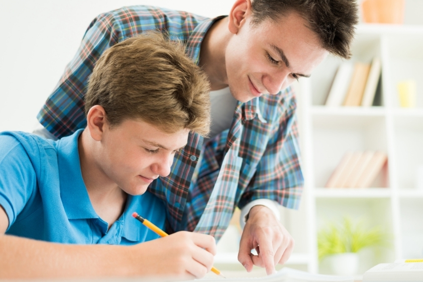 How to Find a Physics and Maths Tutor - Tutor and Tutee Having a Tutoring Session